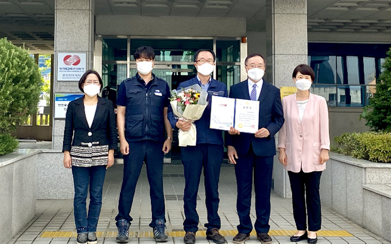 부산전력지사, 「부산광역시 불우이웃돕기 유공 표창」 수상 사진