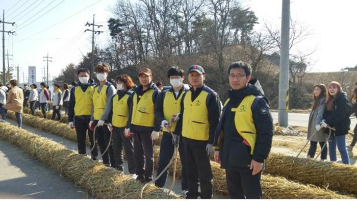기지시 줄다리기 큰줄 제작 봉사 시행 사진
