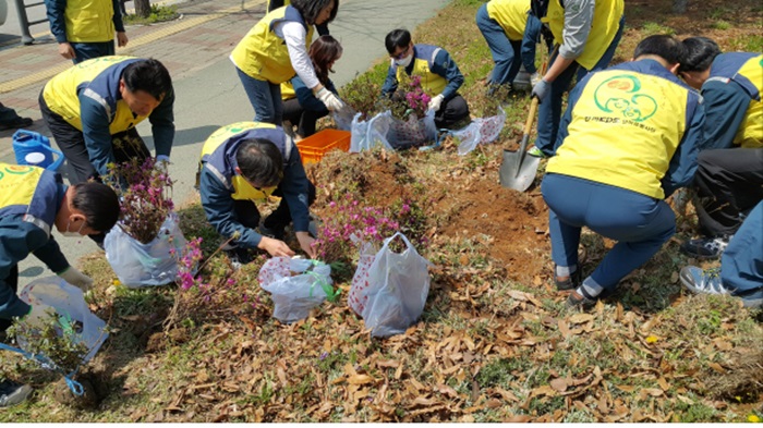 파주시 공원 식목행사 개최 사진