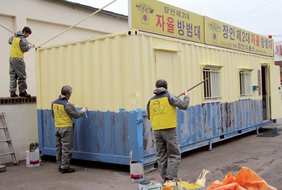 고리제1사업소 - 장안2대 자율방범대초소 페인트 도색봉사실시 사진